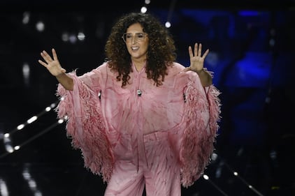 Sanremo 2024: ecco il look della terza serata del Festival di conduttore, co-conduttrice e ospiti 13