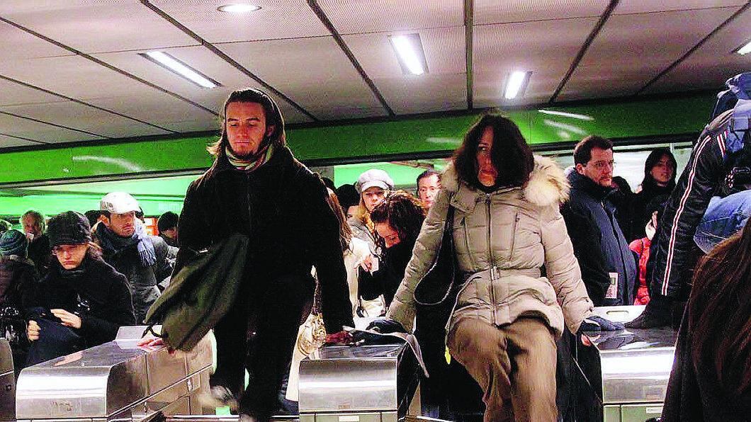 Squadre speciali in metrò contro il «salto del tornello»