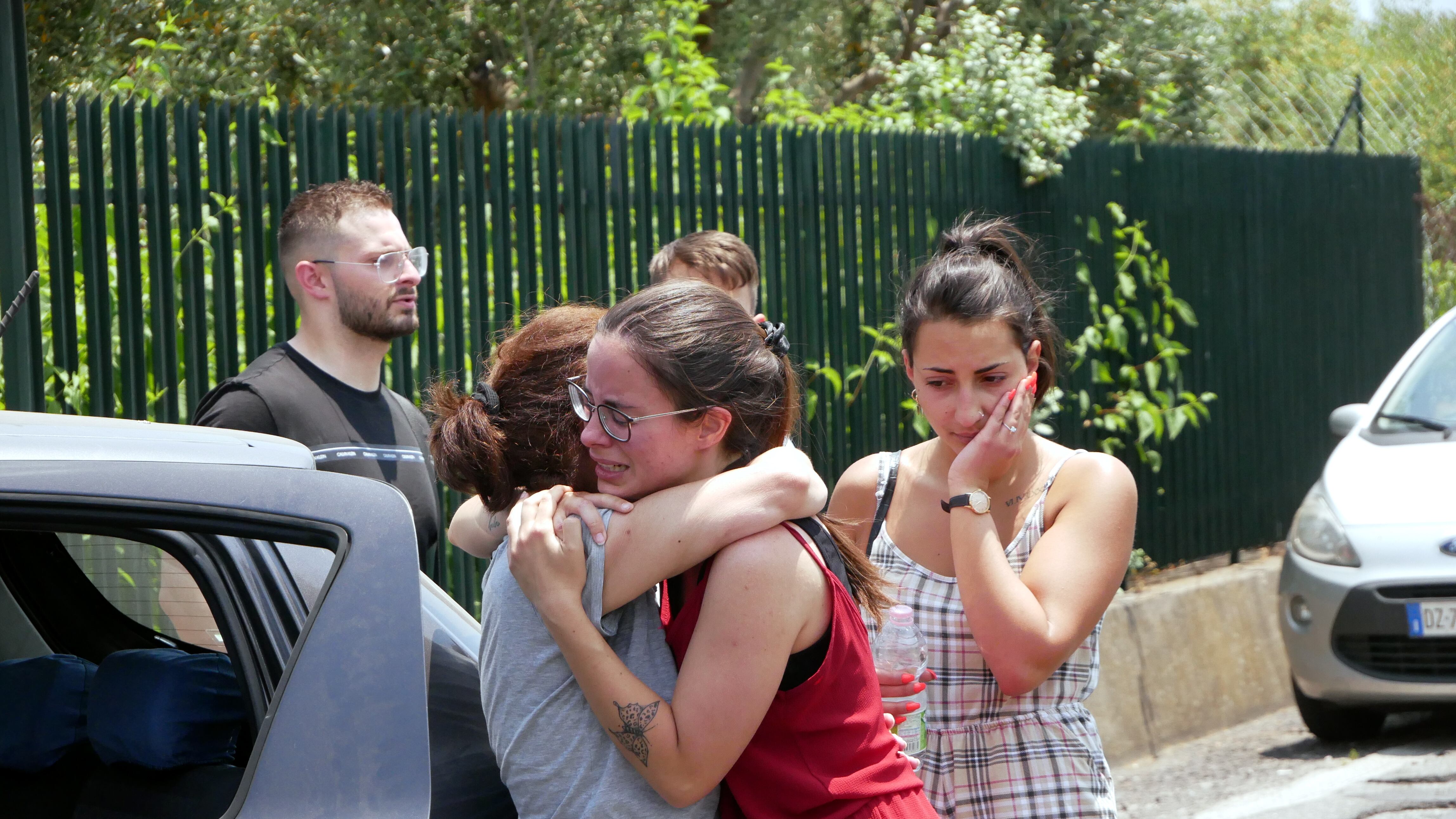 "L'ho uccisa nel campo" Luogo, arma e complici: tutti i dubbi su Martina