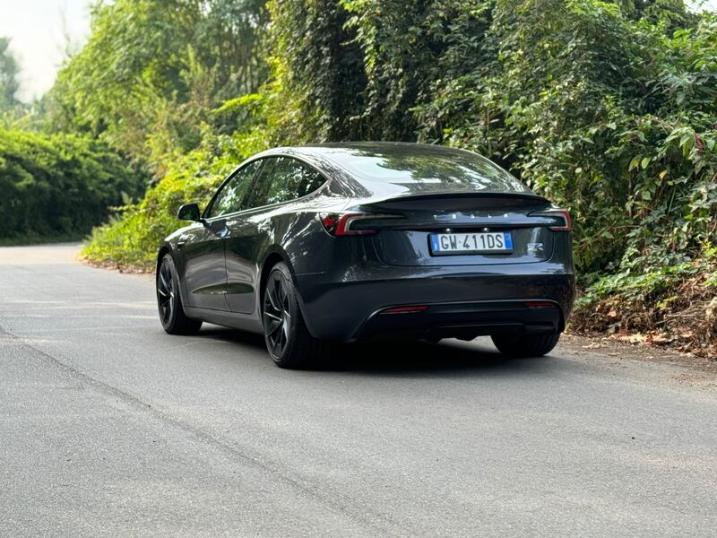 Tesla Model 3 Performance 2024: guarda la gallery della super berlina elettrica 9