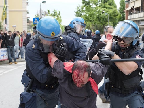 Scontri, inseguimenti e contestazioni gli antagonisti vogliono linciare Salvini