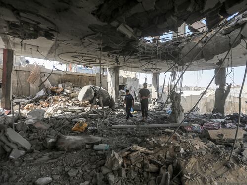 Sì di Hamas alla tregua. Israele: "Proposta modificata". Via all'attacco a Rafah