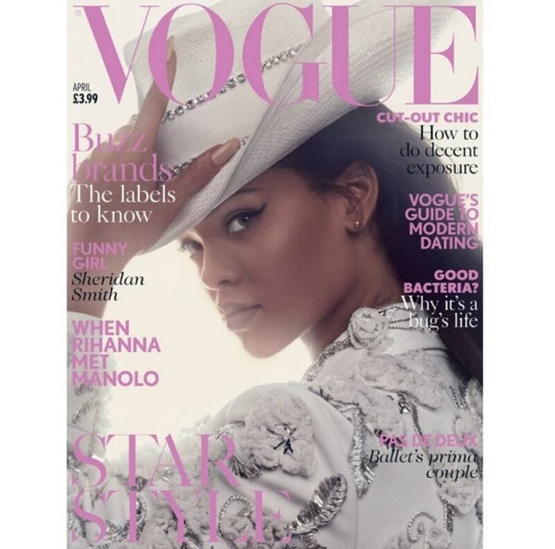 Rihanna, scollatura da copertina su Vogue per Manolo Blahnik: foto 1