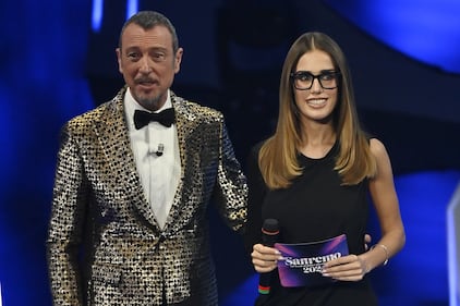 Sanremo 2024: ecco il look della terza serata del Festival da Clara 2
