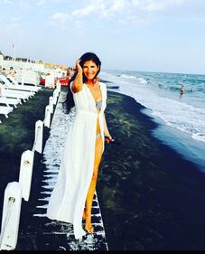 Pamela Prati in topless per la fine dell'estate 12