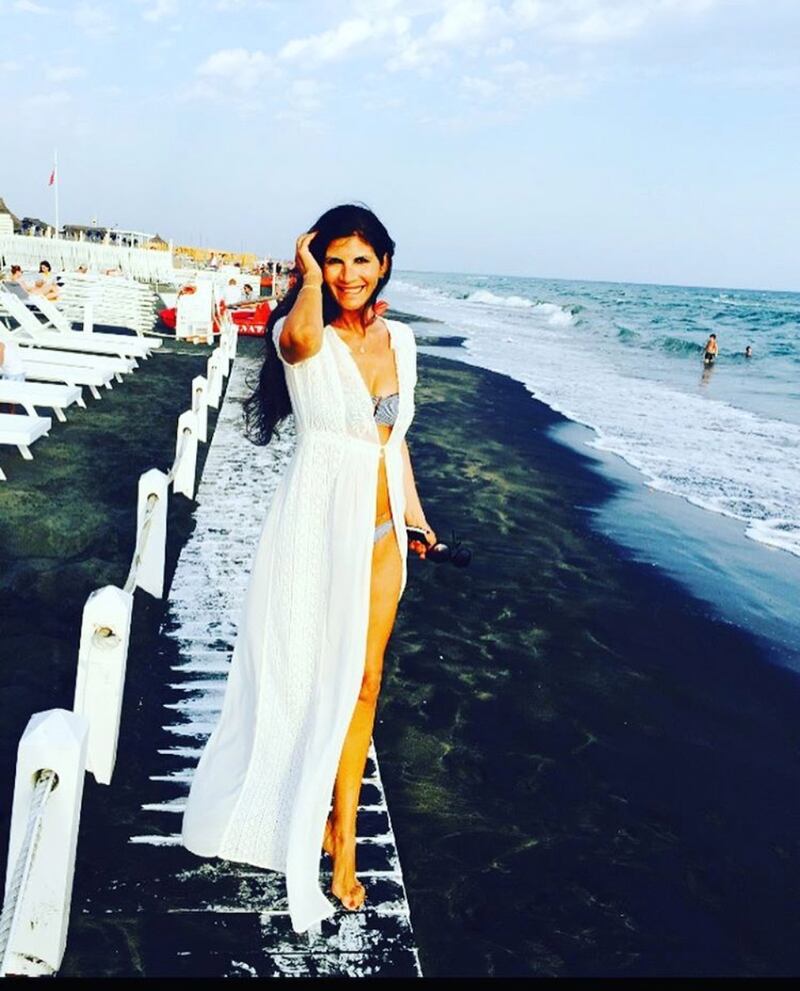 Pamela Prati in topless per la fine dell'estate 12
