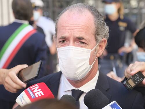 Vaccini, tensione tra Stato e Regioni. Entro fine mese 4,5 milioni di dosi