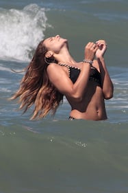 Dayane Mello hot, lato b da urlo in vacanza 23