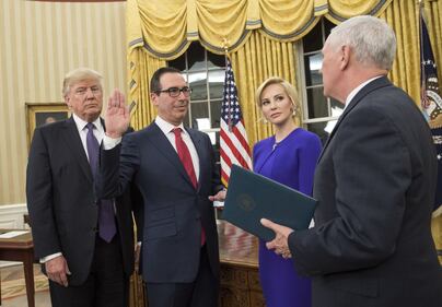 Louise Linton, una bionda alla Casa Bianca 7