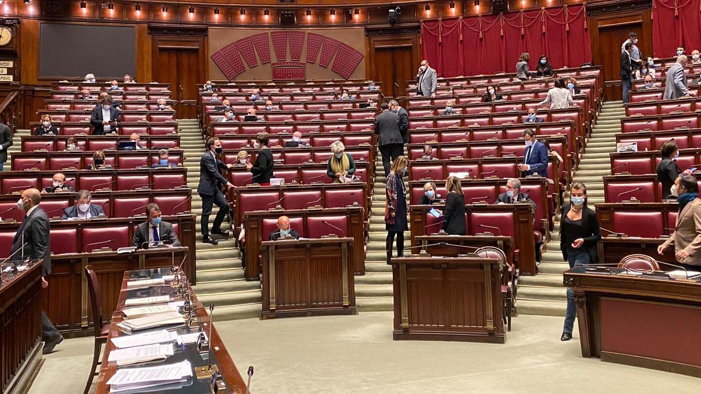 Dl Migranti, manca numero legale: seduta sospesa alla Camera