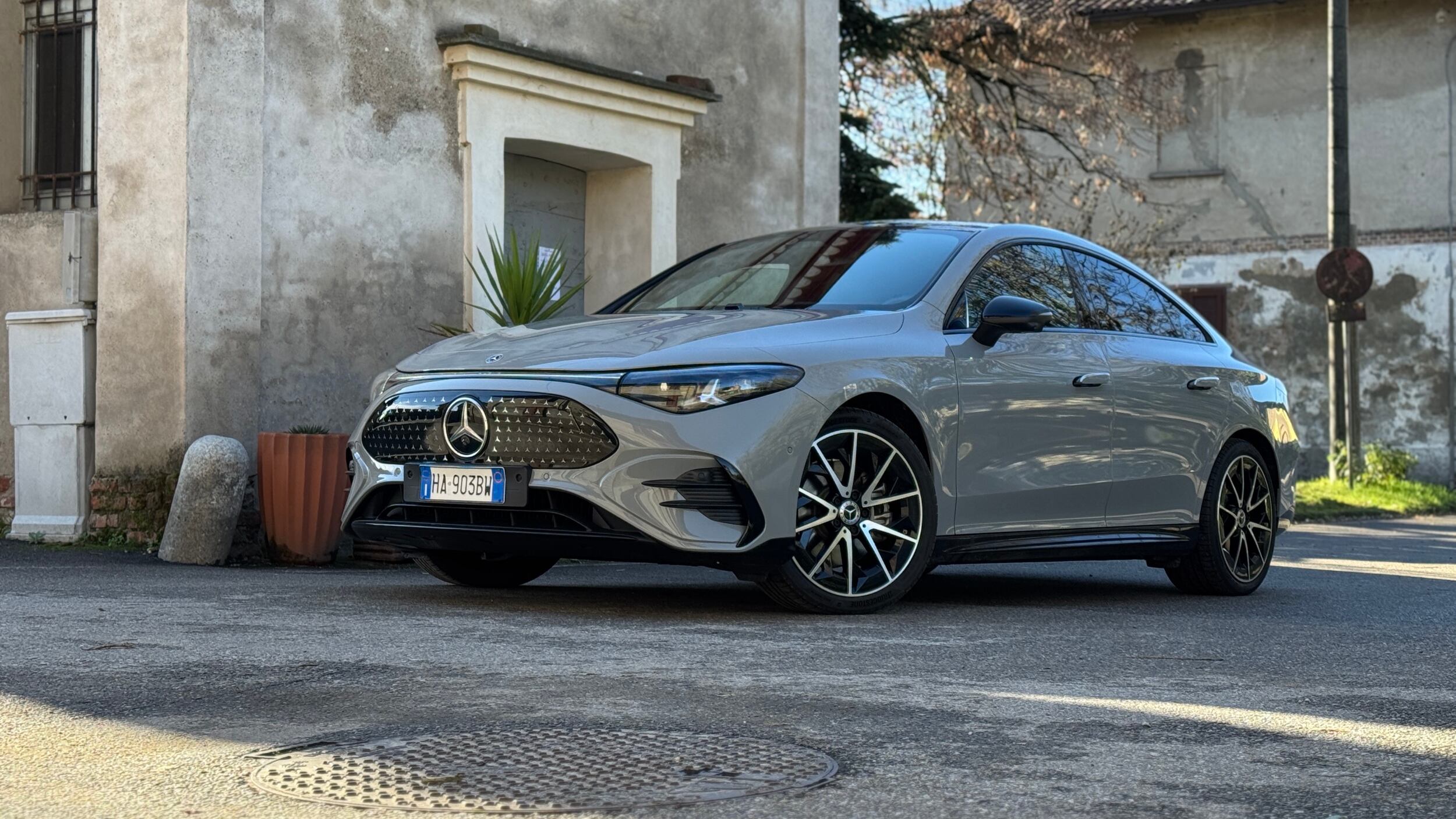 Nuova Mercedes CLA: elegante, tecnologica e sorprendentemente efficiente