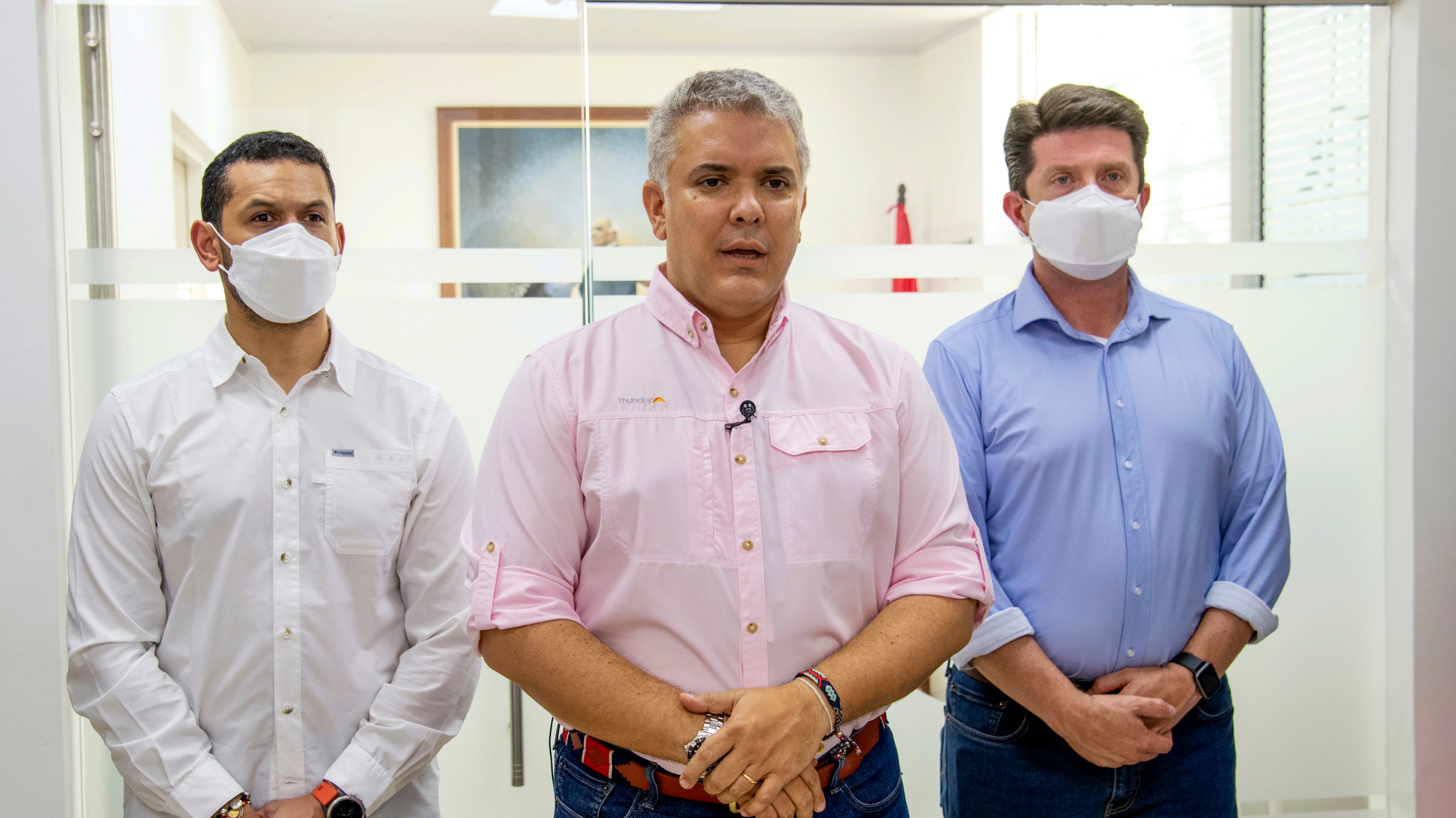 Narcos sparano all'elicottero del presidente: illeso