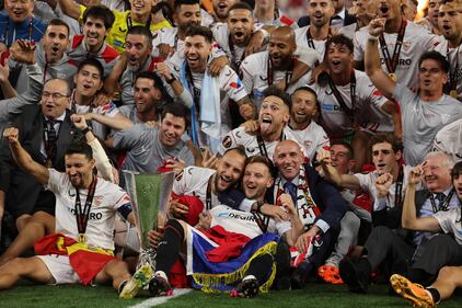 Europa League, la Roma cede al Siviglia dopo i calci di rigore: le immagini più belle della finale 1