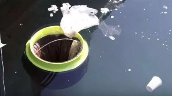Italia invasa dai seabin, i cestini che "mangiano" la plastica in mare