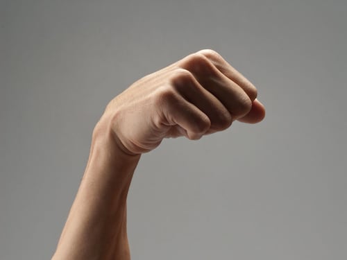 Muscoli forti anche invecchiando? Come ottenere l’effetto “braccio di ferro”