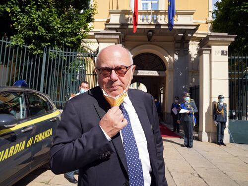 Galli fa il gufo: "Pandemia non finisce per decreto, arriveranno…"