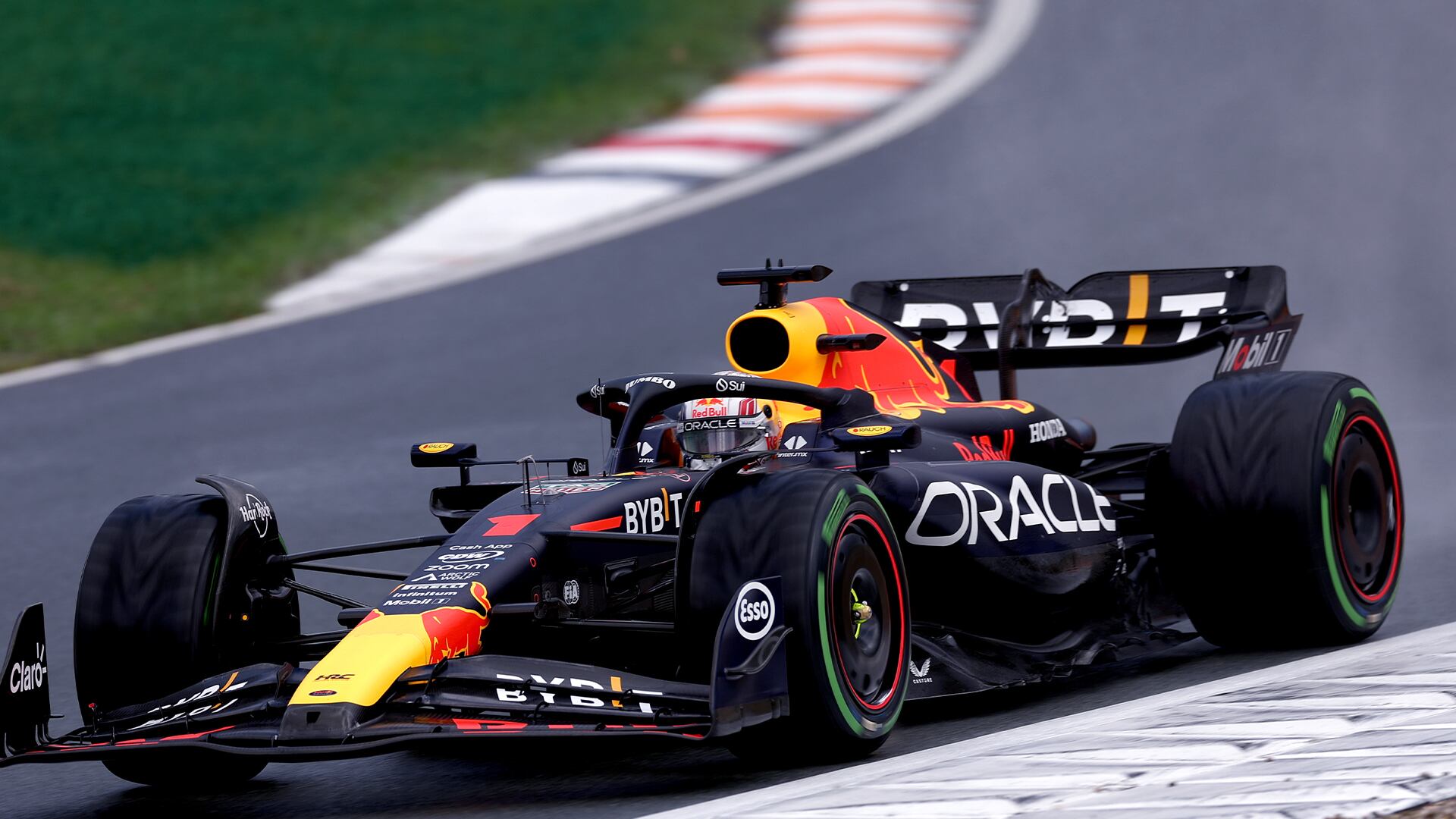 F1, incidente Leclerc. In Olanda ennesima pole per Verstappen