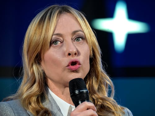 Meloni: "L'Italia pronta ad aiutare". Il governo attiva la Protezione civile