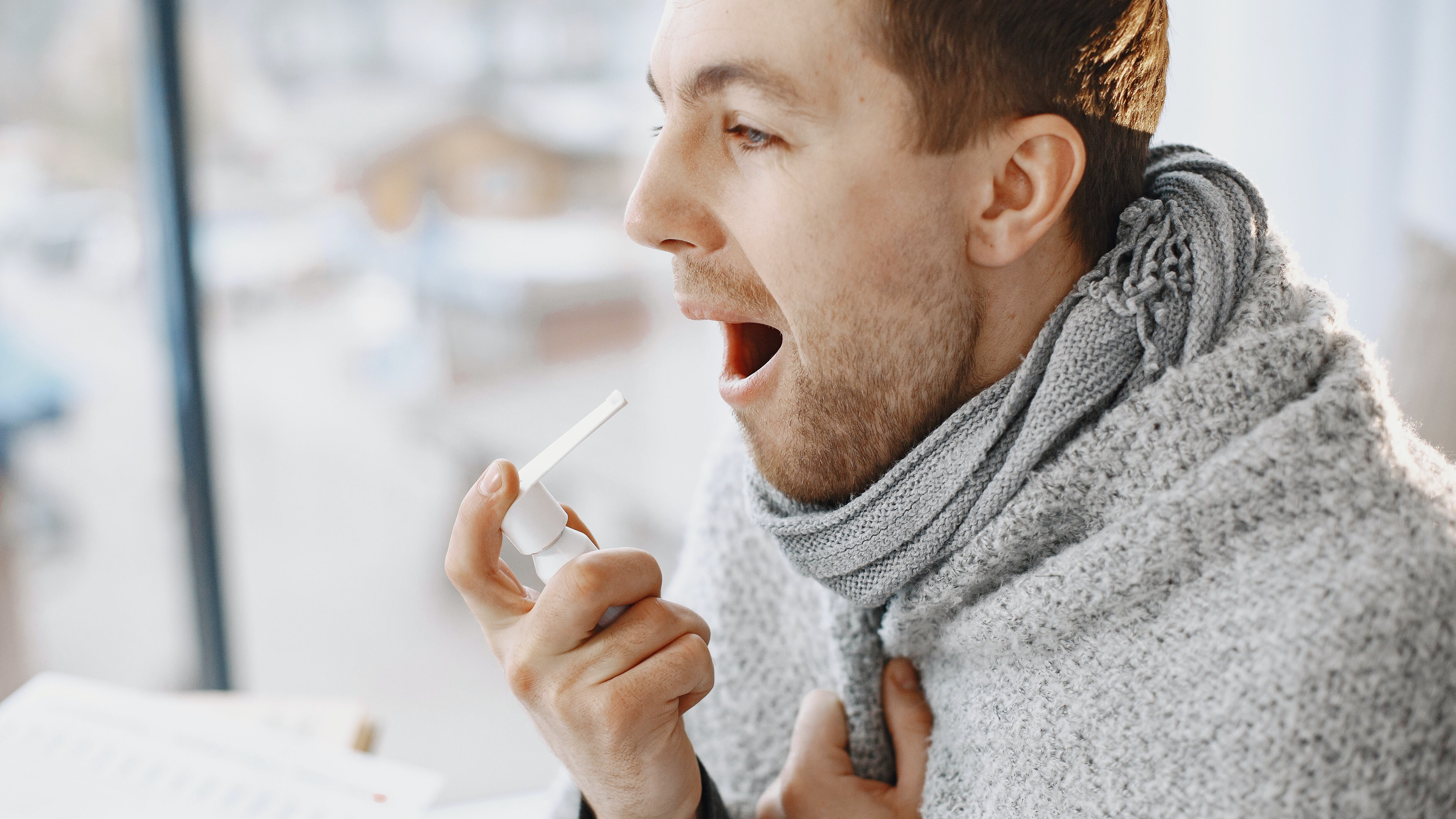 Mal di gola, come combatterlo con i rimedi naturali efficaci