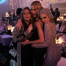 Kim Kardashian e sorelle festeggiano i 60 anni della mamma 2