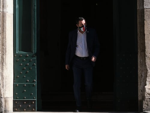 "Salvini spieghi" "Era col Pd...". Ora scoppia la rissa sulla spia