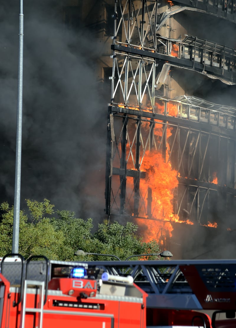 Incendio nel palazzo di via Antonini a Milano 2