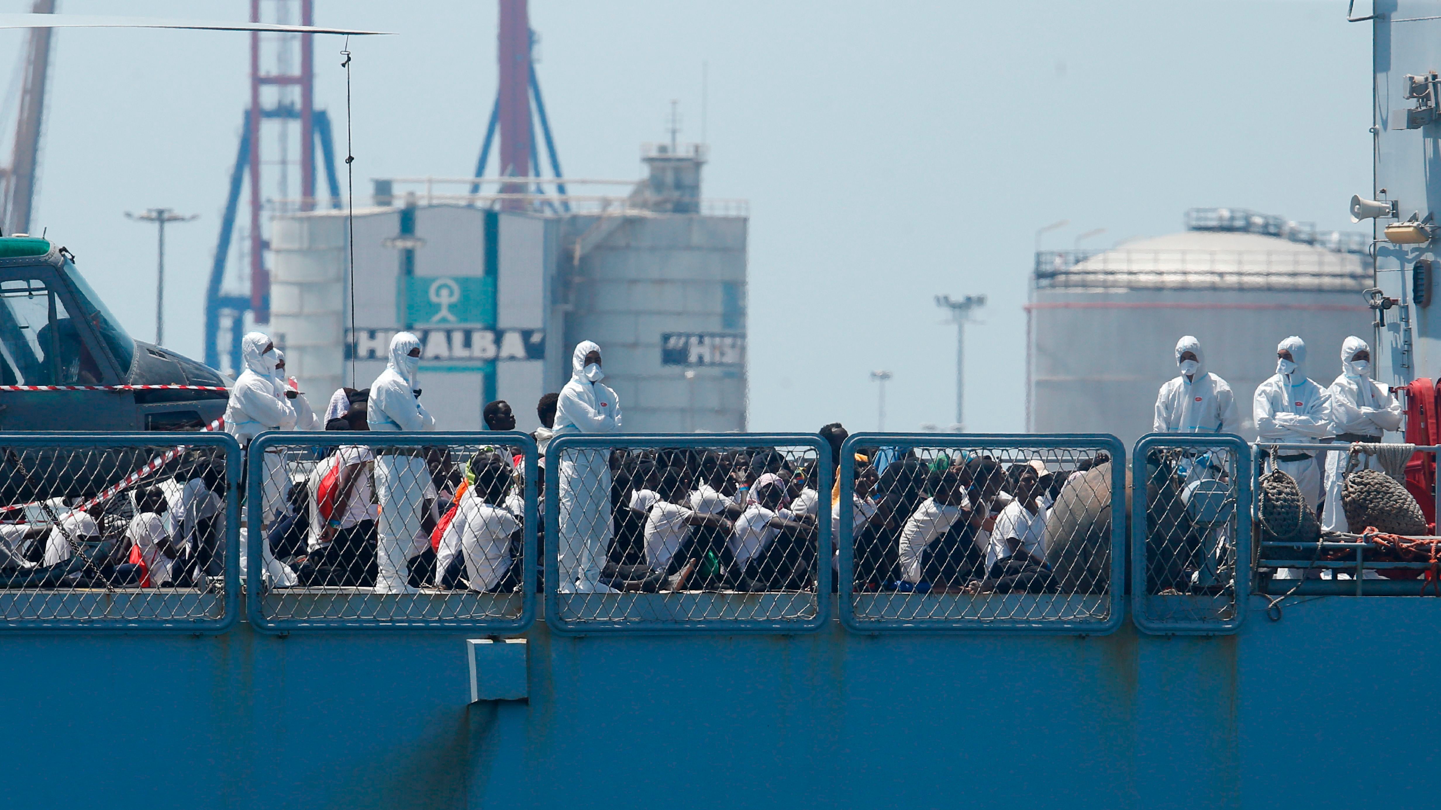 Migranti, processano l'Italia per le frasi di Salvini e Toninelli su Vos Thalassa