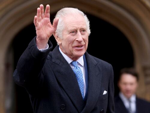 Re Carlo, "schiaffo" a Harry e Meghan: ecco dove non li ha invitati