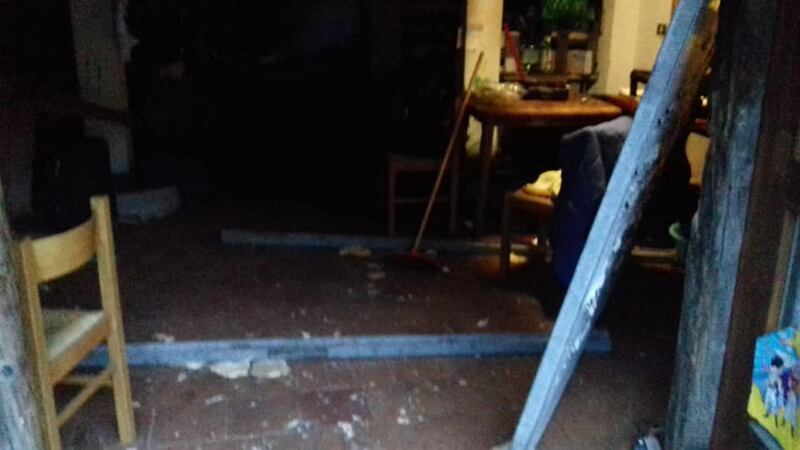 Il blitz delle forze dell'ordine nel rifugio autogestito che ospita i migranti 5