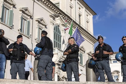 Le opposizioni insorgono: marcia sul Colle 8