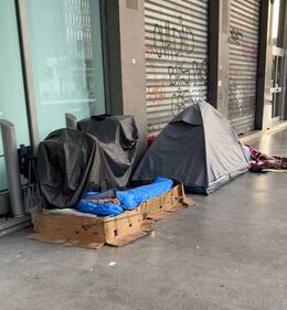 Degrado in stazione, Milano Centrale dormitorio a cielo aperto 1