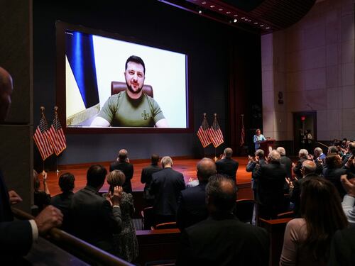 Zelensky: "Noi come gli Usa dopo Pearl Harbor e l'11 settembre"