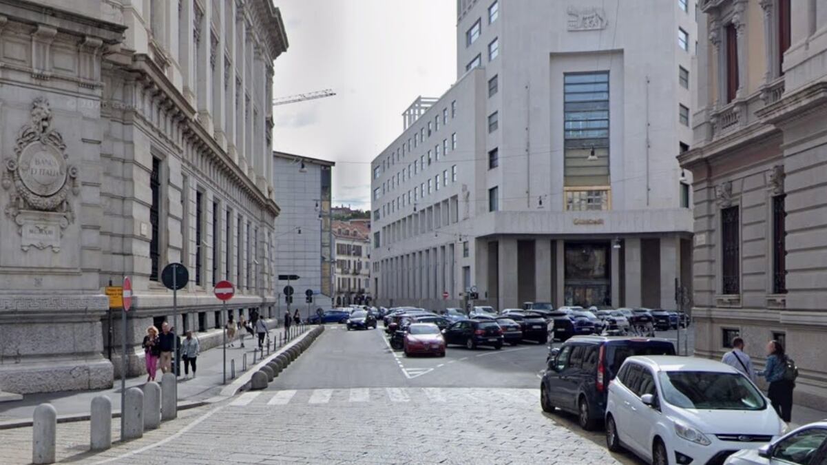 Allarme sicurezza a Milano: ragazze accerchiano un'anziana e tentano di rapinarla