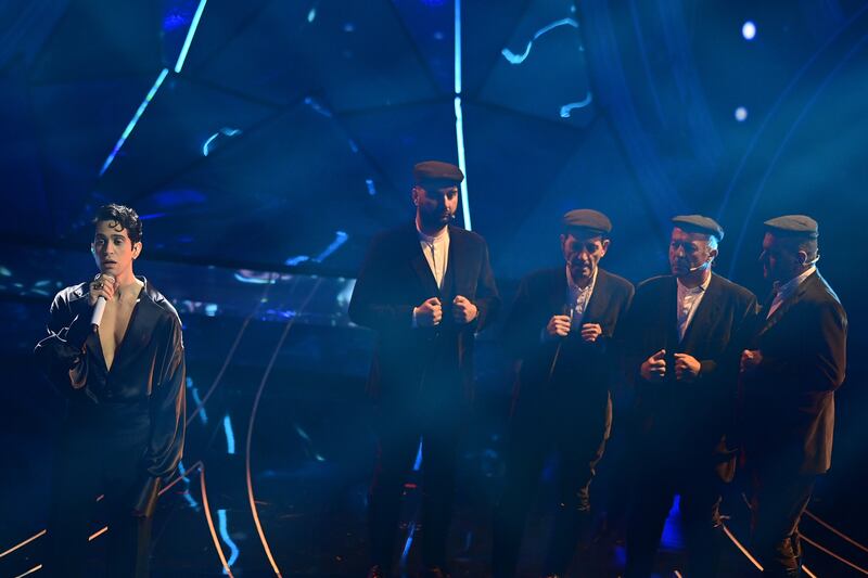 Sanremo 2024: ecco il look della quarta serata del Festival da Mahmood 3