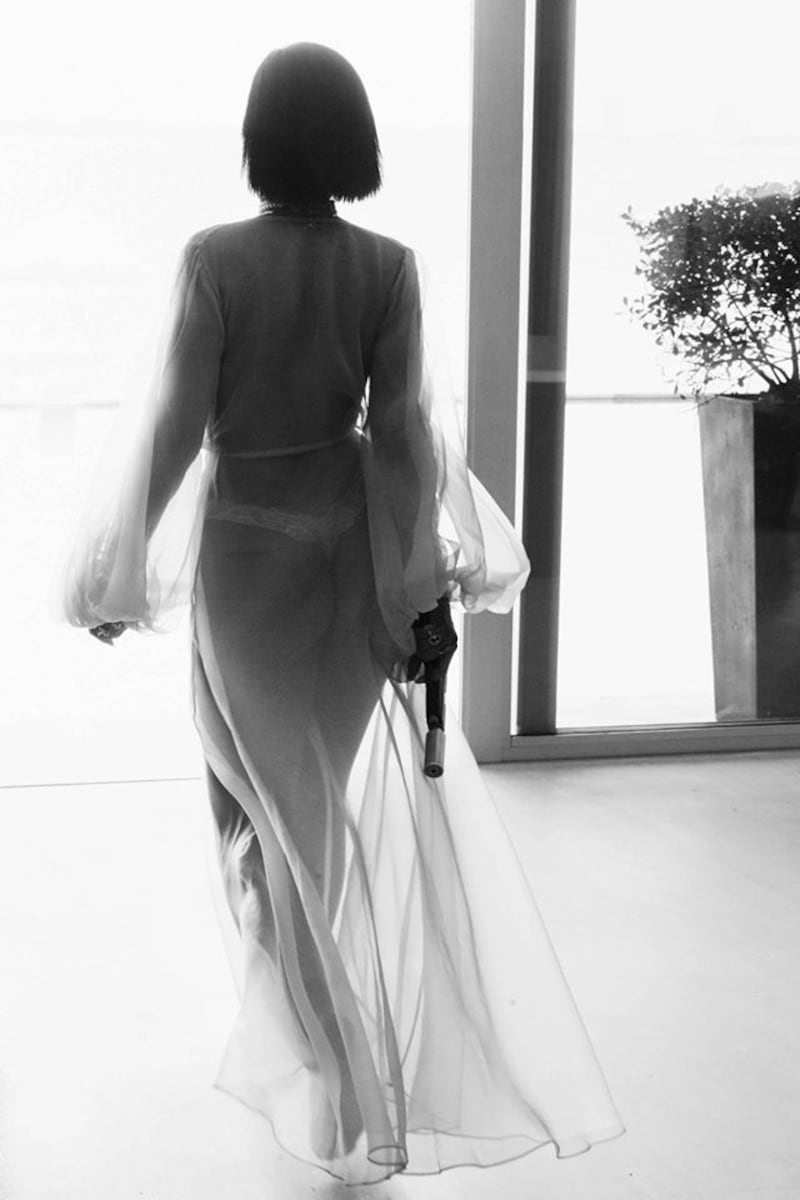 Rihanna, sexy killer in "Needed me": foto 18