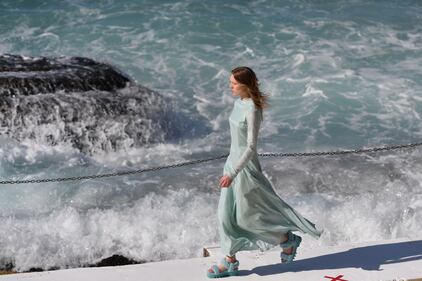 In Australia le modelle sfilano in riva al mare 7