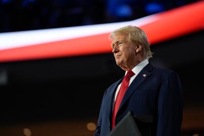 Trump accolto come un re alla convention di Milwaukee. E spuntano le t-shirt "a prova di proiettile" 1