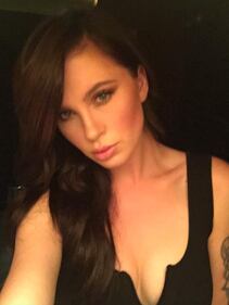 Ireland Baldwin, la sexy figlia di Kim Basinger 17