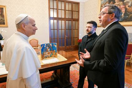 Zelensky dona un presepe a Papa Leone XIV 3
