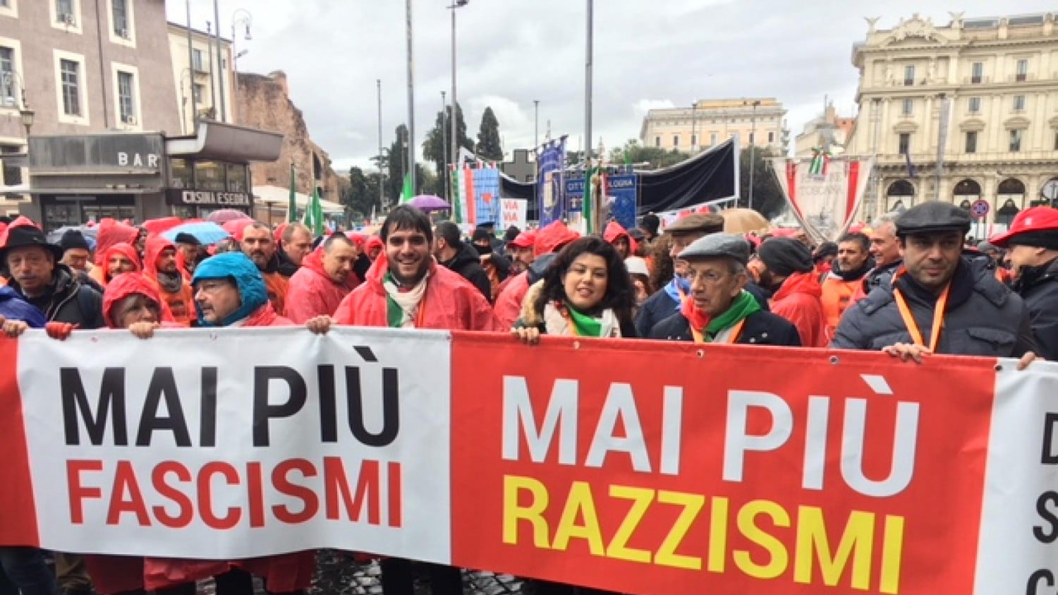 Amnesty si schiera con l'Anpi per controllare i poliziotti