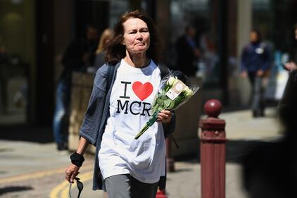 Attentato a Manchester, gli omaggi per le 22 vittime 1