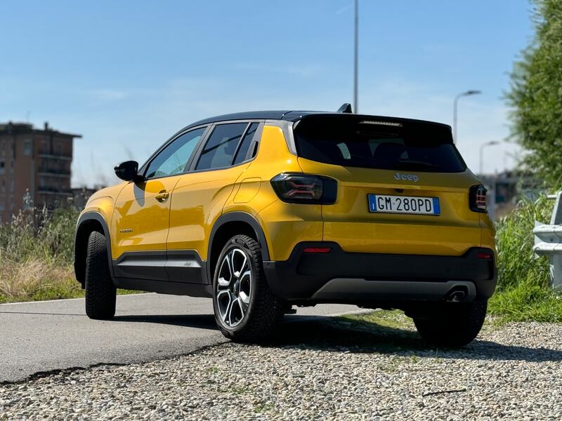 Jeep Avenger 1.2 Summit: guarda la gallery del B SUV a benzina 8