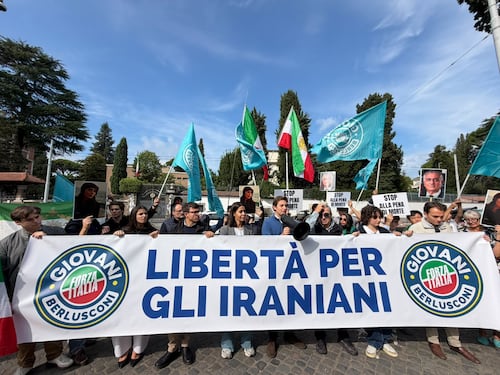 Iran, i giovani di Forza Italia scendono in piazza per Najmeh Amini