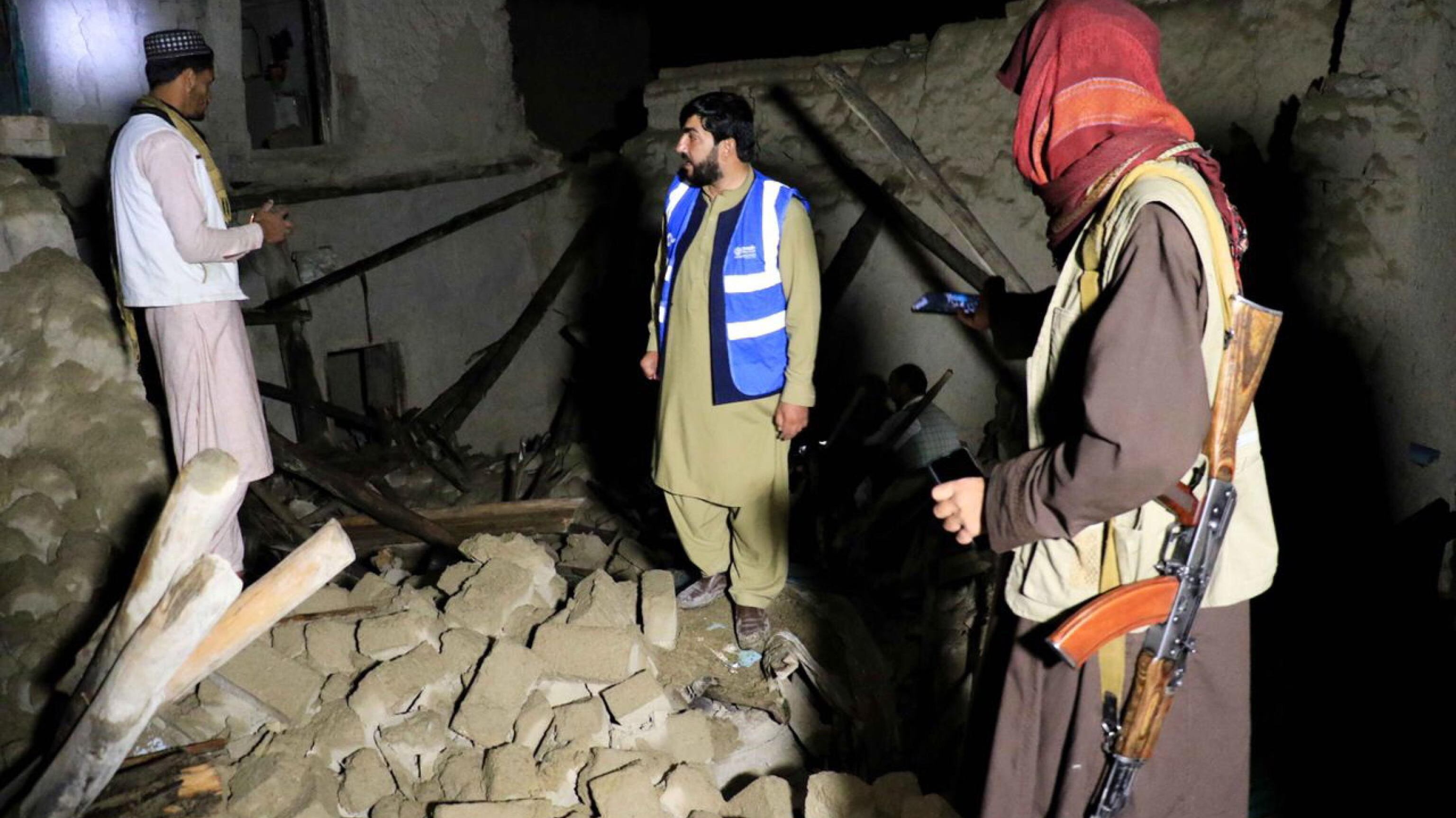 Il terremoto devasta l'Afghanistan: ecatombe da migliaia di morti e feriti