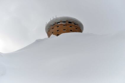 Sestriere, sommersa dalla neve 8
