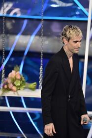 Sanremo 2024: ecco il look della finalissima del Festival di Mr.Rain 6