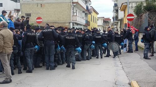 Di Maio nel suo liceo: contestato da studenti e lavoratori 15