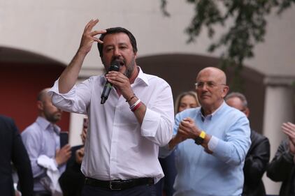 Luca Toni insieme a Salvini al comizio di Modena: ecco le immagini 9