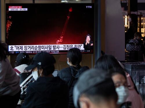 Caccia in volo e nuovo missile: Kim spinge l'escalation