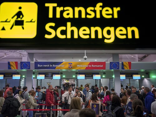 Schengen, Italia e Spagna non prolungano la sospensione